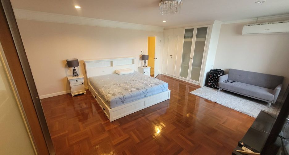 For rent 3 bedrooms condo in Watthana, Bangkok