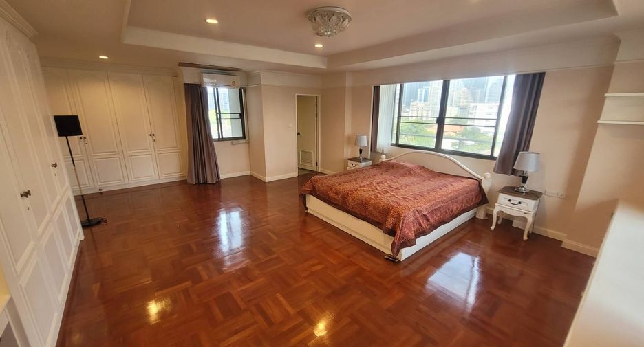 For rent 3 bedrooms condo in Watthana, Bangkok