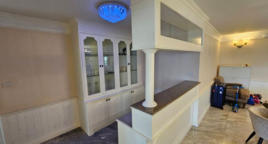 For rent 3 bedrooms condo in Watthana, Bangkok
