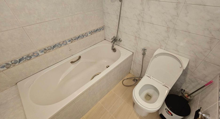 For rent 3 bedrooms condo in Watthana, Bangkok