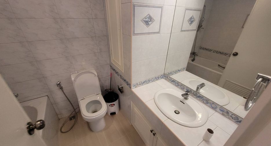 For rent 3 bedrooms condo in Watthana, Bangkok