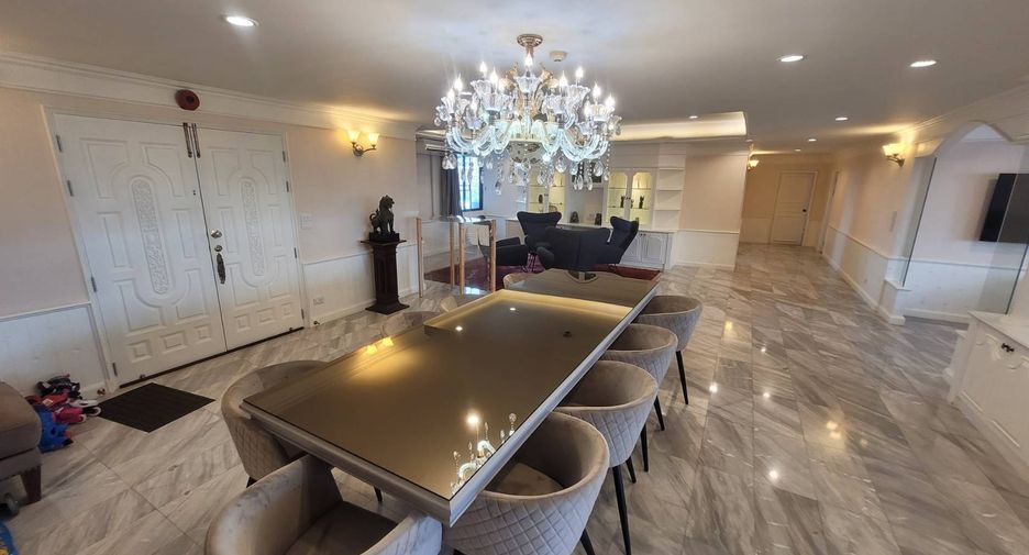 For rent 3 bedrooms condo in Watthana, Bangkok