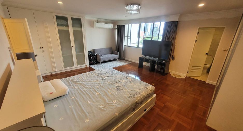 For rent 3 bedrooms condo in Watthana, Bangkok