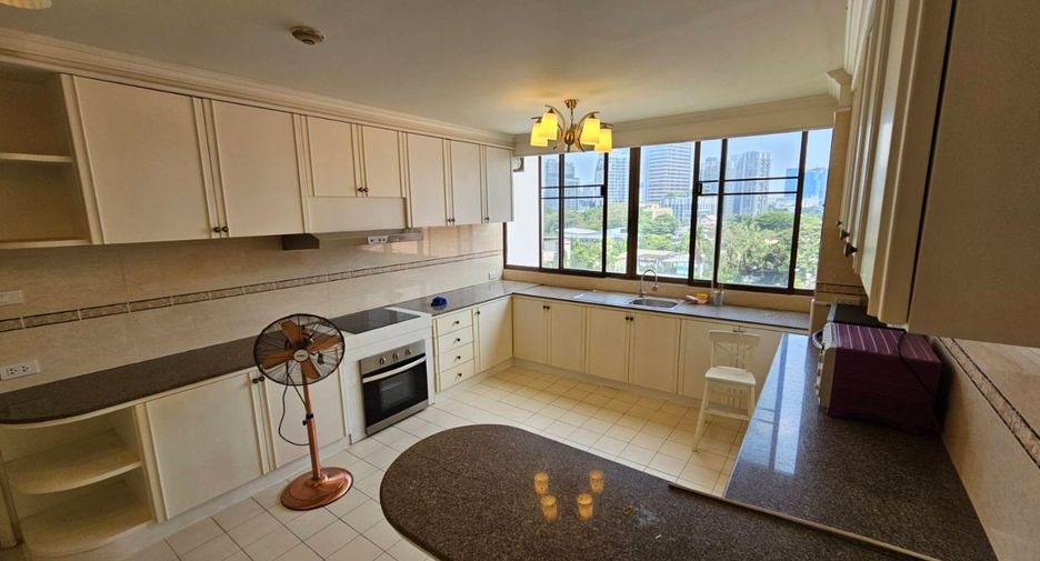 For rent 3 bedrooms condo in Watthana, Bangkok