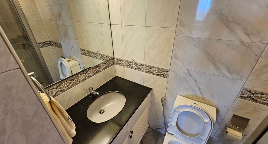 For rent 3 bedrooms condo in Watthana, Bangkok