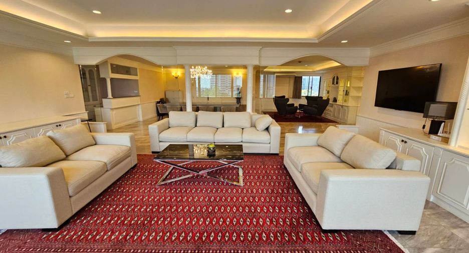For rent 3 bedrooms condo in Watthana, Bangkok