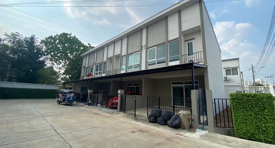 For sale 4 Beds townhouse in Mueang Nonthaburi, Nonthaburi