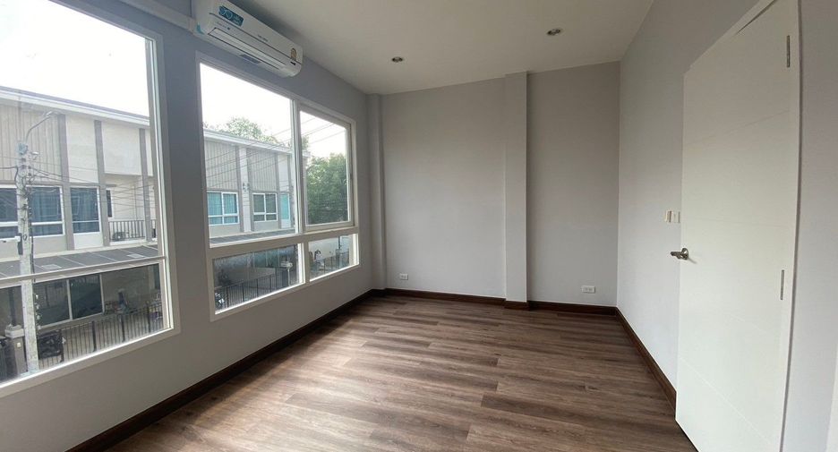 For sale 4 Beds townhouse in Mueang Nonthaburi, Nonthaburi