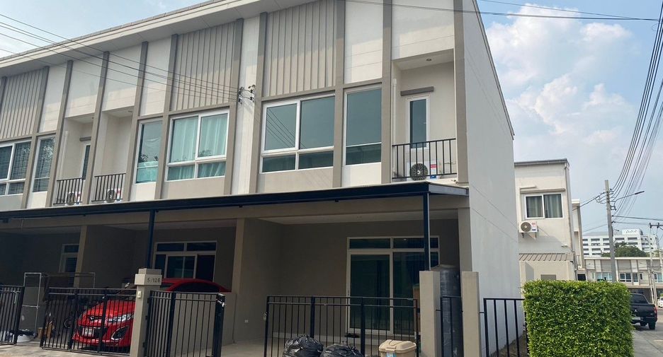 For sale 4 Beds townhouse in Mueang Nonthaburi, Nonthaburi