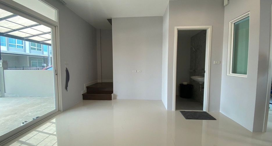 For sale 4 bed townhouse in Mueang Nonthaburi, Nonthaburi