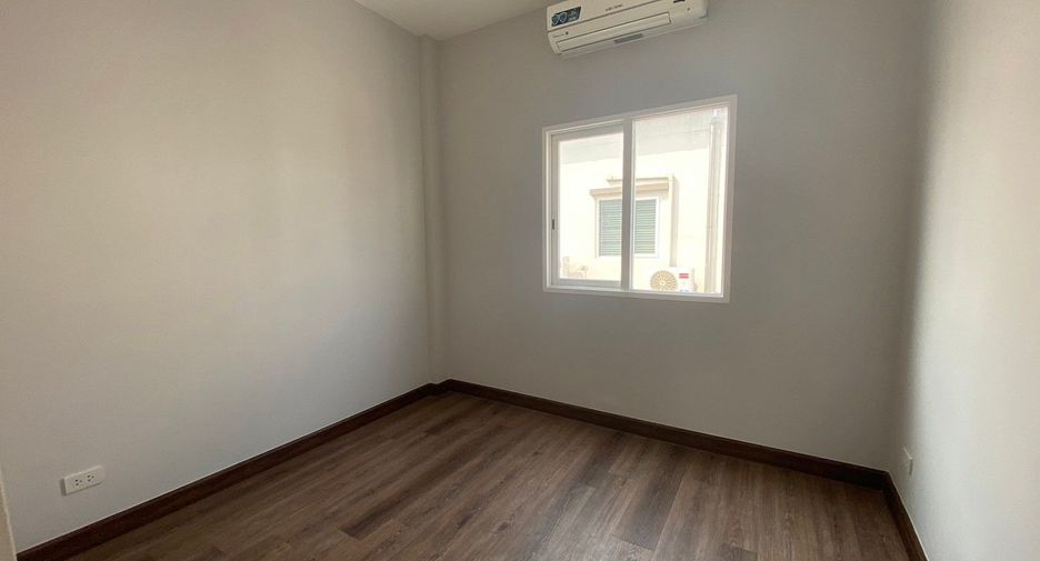 For sale 4 Beds townhouse in Mueang Nonthaburi, Nonthaburi