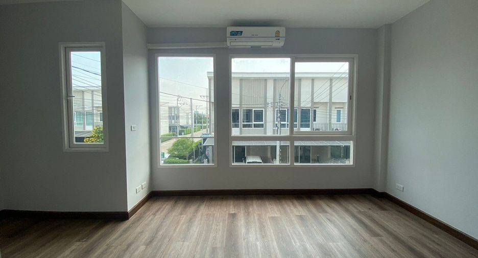 For sale 4 Beds townhouse in Mueang Nonthaburi, Nonthaburi