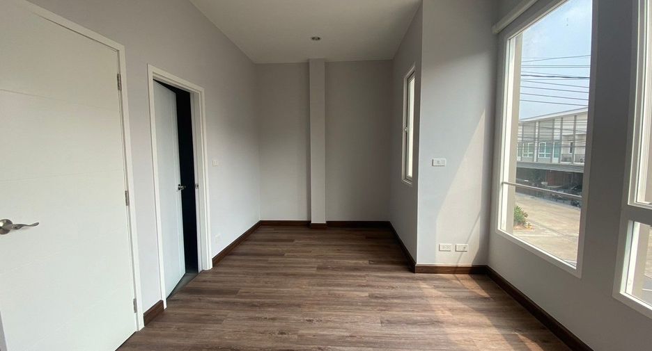 For sale 4 Beds townhouse in Mueang Nonthaburi, Nonthaburi