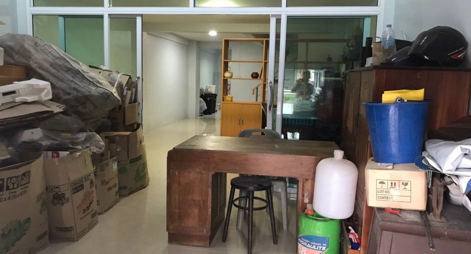 For sale 4 bed retail Space in Mueang Surat Thani, Surat Thani