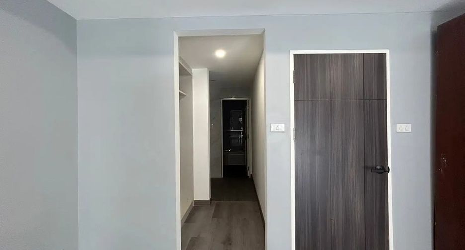 ให้เช่า 6 ห้องนอน ทาวน์เฮ้าส์ ใน วัฒนา, กรุงเทพฯ