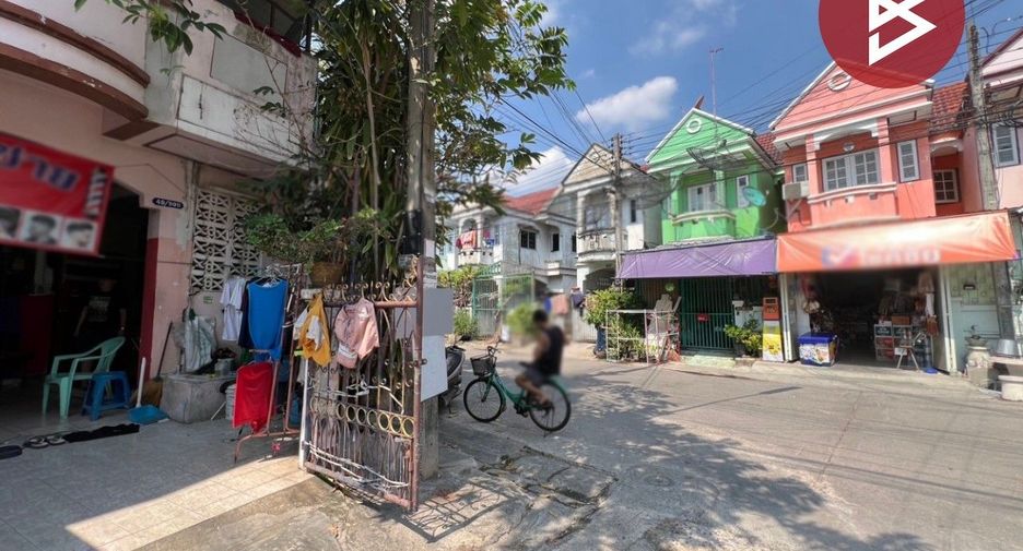 For sale 5 bed townhouse in Mueang Samut Sakhon, Samut Sakhon