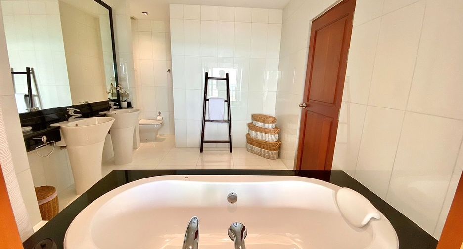For rent 4 bedrooms apartment in Mueang Phuket, Phuket