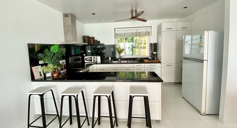 For rent 4 bedrooms apartment in Mueang Phuket, Phuket