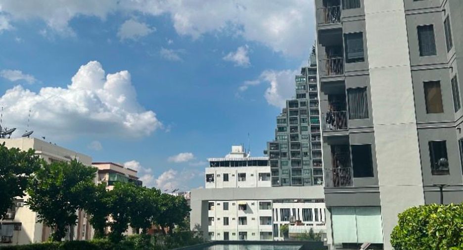 For sale 1 bed condo in Phaya Thai, Bangkok