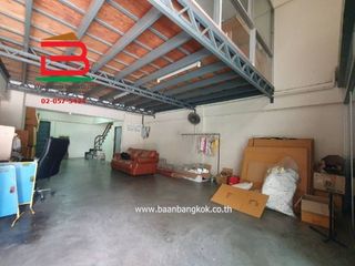 For sale 3 bedrooms retail Space in Suan Luang, Bangkok