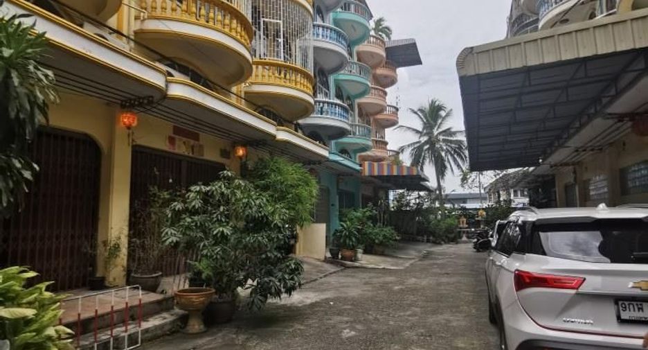 For rent 3 bedrooms retail Space in Phasi Charoen, Bangkok