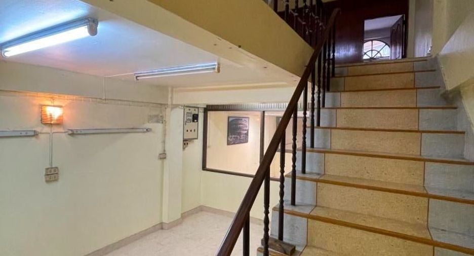 For rent 3 bedrooms retail Space in Phasi Charoen, Bangkok