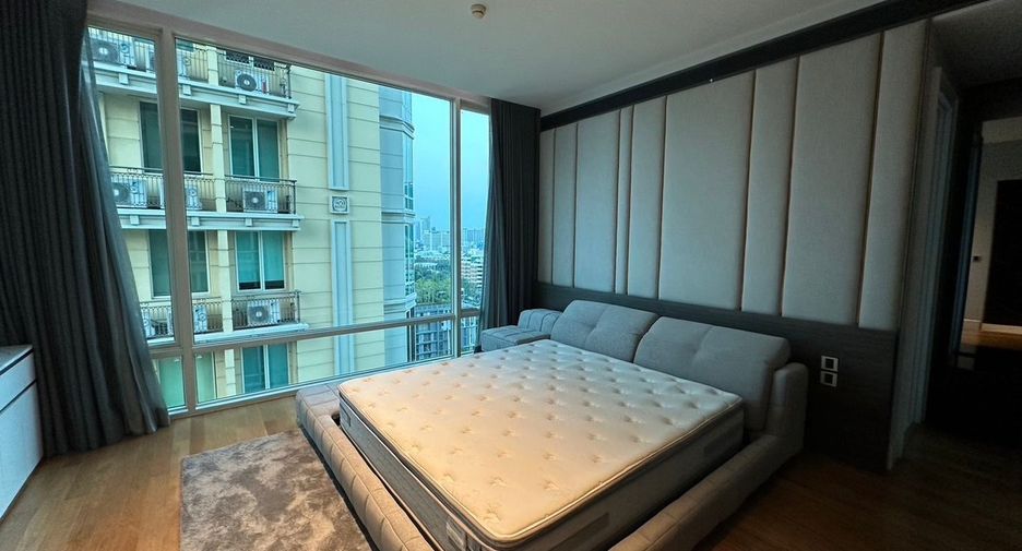 For rent and for sale 3 bedrooms condo in Watthana, Bangkok