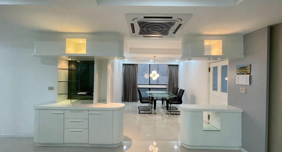For rent 3 bedrooms condo in Khlong Toei, Bangkok