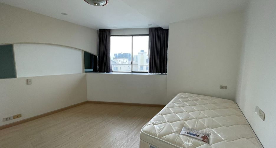 For rent 3 bedrooms condo in Khlong Toei, Bangkok