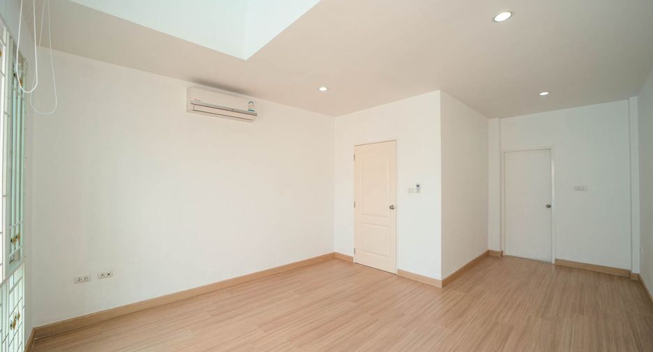 À vendre 2 chambres maison de ville à Khan Na Yao, Bangkok