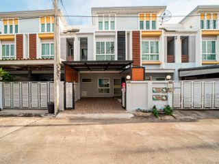 For sale 2 Beds townhouse in Khan Na Yao, Bangkok