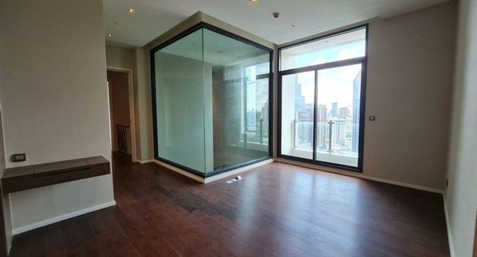 For sale 3 ベッドルーム condo in Khlong Toei, Bangkok