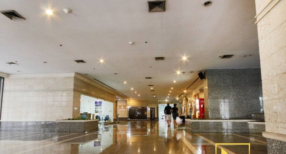 For rent 3 ベッドルーム condo in Khlong Toei, Bangkok