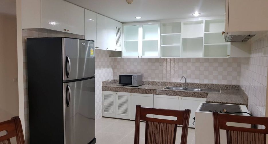 For rent 3 bedrooms condo in Khlong Toei, Bangkok