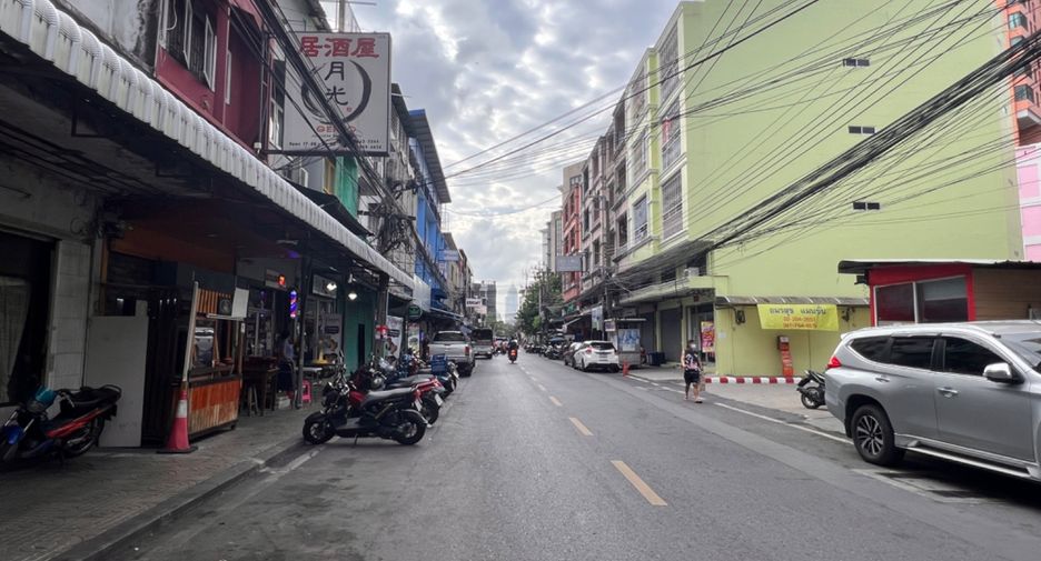 For sale 6 bed retail Space in Khlong Toei, Bangkok