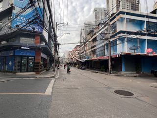 For sale 6 bed retail Space in Khlong Toei, Bangkok