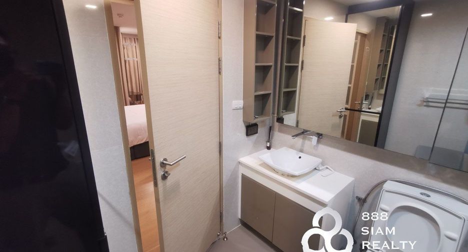 For sale 3 bedrooms condo in Khlong Toei, Bangkok