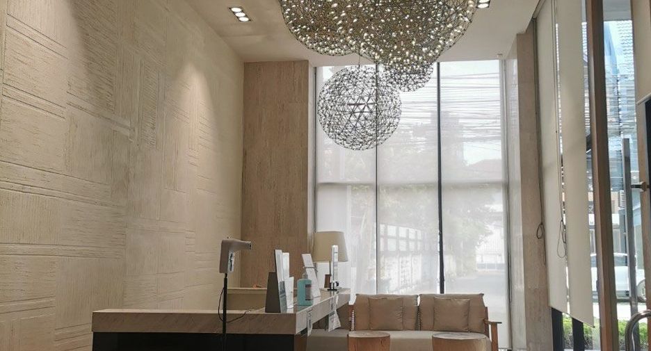 For sale 3 bedrooms condo in Khlong Toei, Bangkok