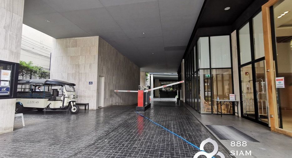 For sale 3 bedrooms condo in Khlong Toei, Bangkok