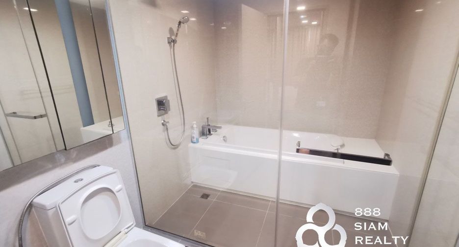 For sale 3 bedrooms condo in Khlong Toei, Bangkok