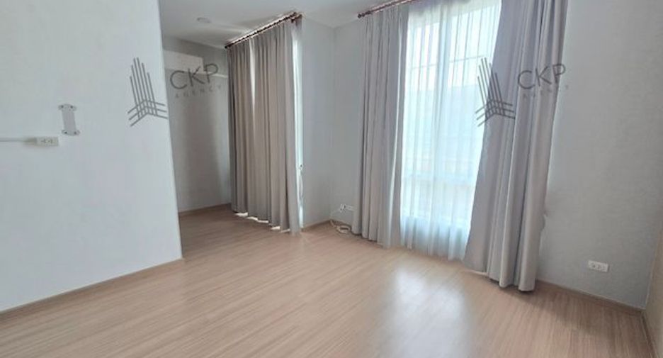 For sale 4 bedrooms townhouse in Thanyaburi, Pathum Thani