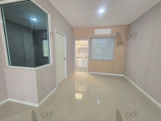 For sale 4 bedrooms townhouse in Thanyaburi, Pathum Thani