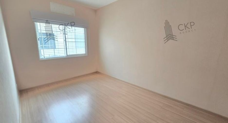 For sale 4 bedrooms townhouse in Thanyaburi, Pathum Thani