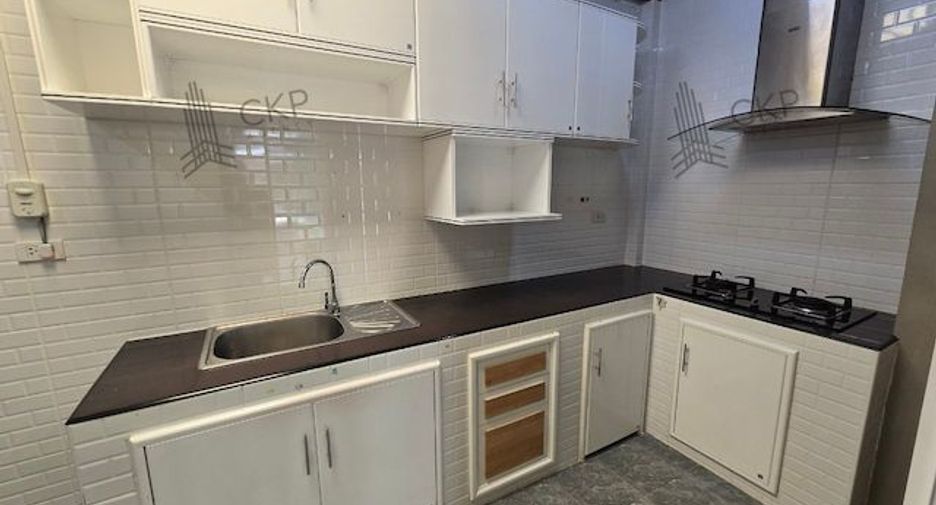 For sale 4 bedrooms townhouse in Thanyaburi, Pathum Thani