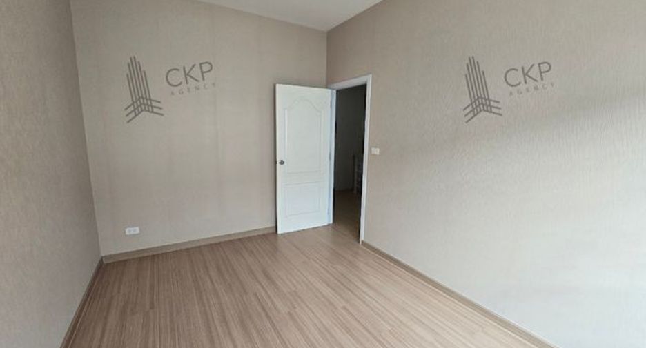 For sale 4 bedrooms townhouse in Thanyaburi, Pathum Thani