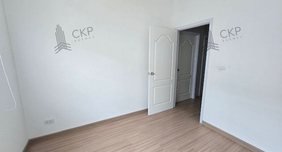 For sale 4 bedrooms townhouse in Thanyaburi, Pathum Thani