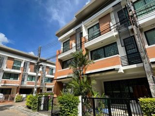 For sale 3 bedrooms retail Space in Mueang Phuket, Phuket