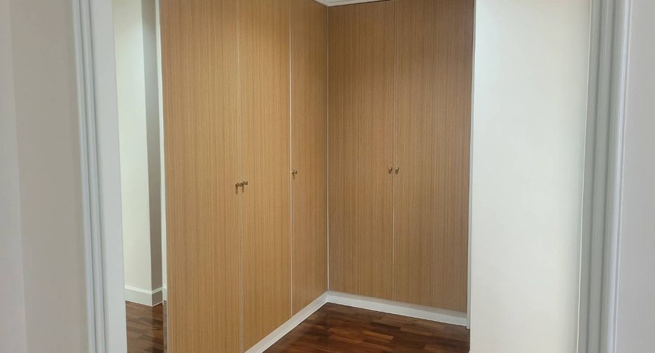 For rent 2 bedrooms apartment in Pathum Wan, Bangkok