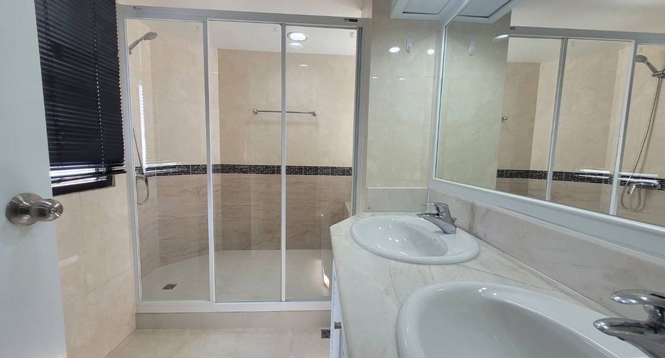 For rent 2 bedrooms apartment in Pathum Wan, Bangkok