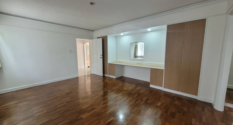For rent 2 bedrooms apartment in Pathum Wan, Bangkok